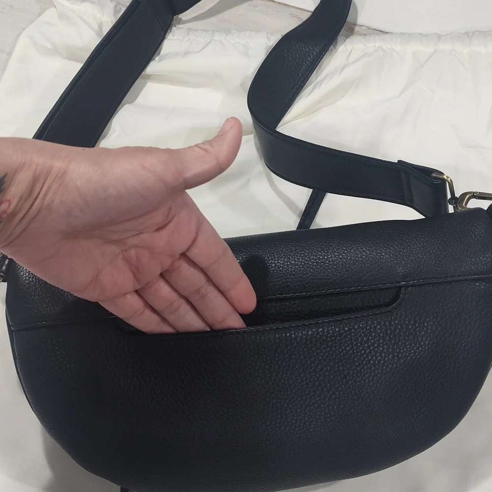 HOBO Hunter Medium Belt Bag In Black - Picture 4 of 12